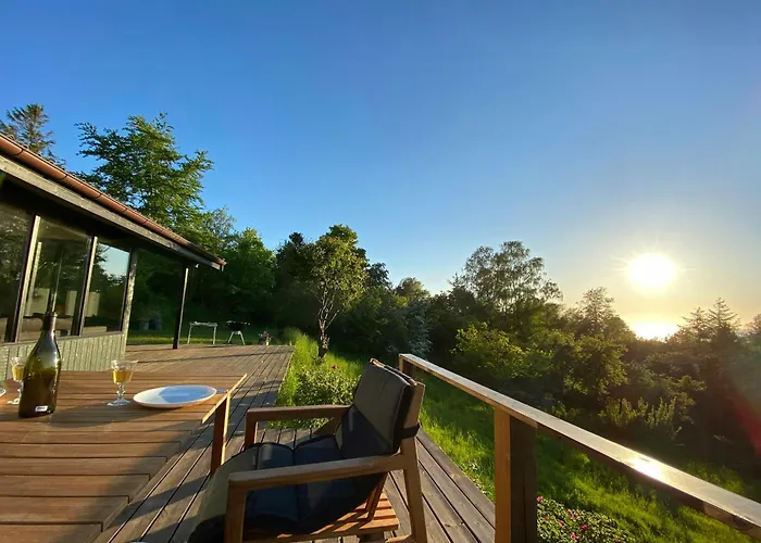Sunsets In A Delightful 70s House *